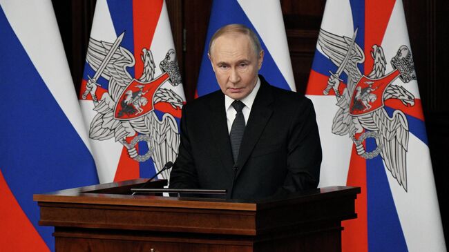 Президент РФ Владимир Путин выступает на расширенном заседании коллегии Министерства обороны РФ