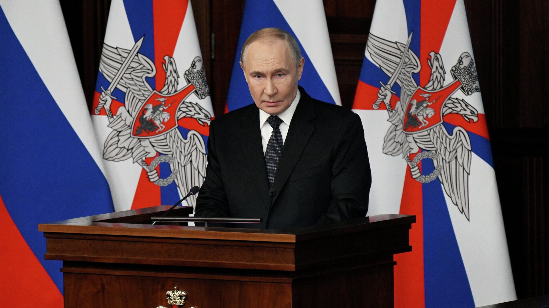 Президент РФ Владимир Путин выступает на расширенном заседании коллегии Министерства обороны РФ - РИА Новости, 1920, 17.12.2025