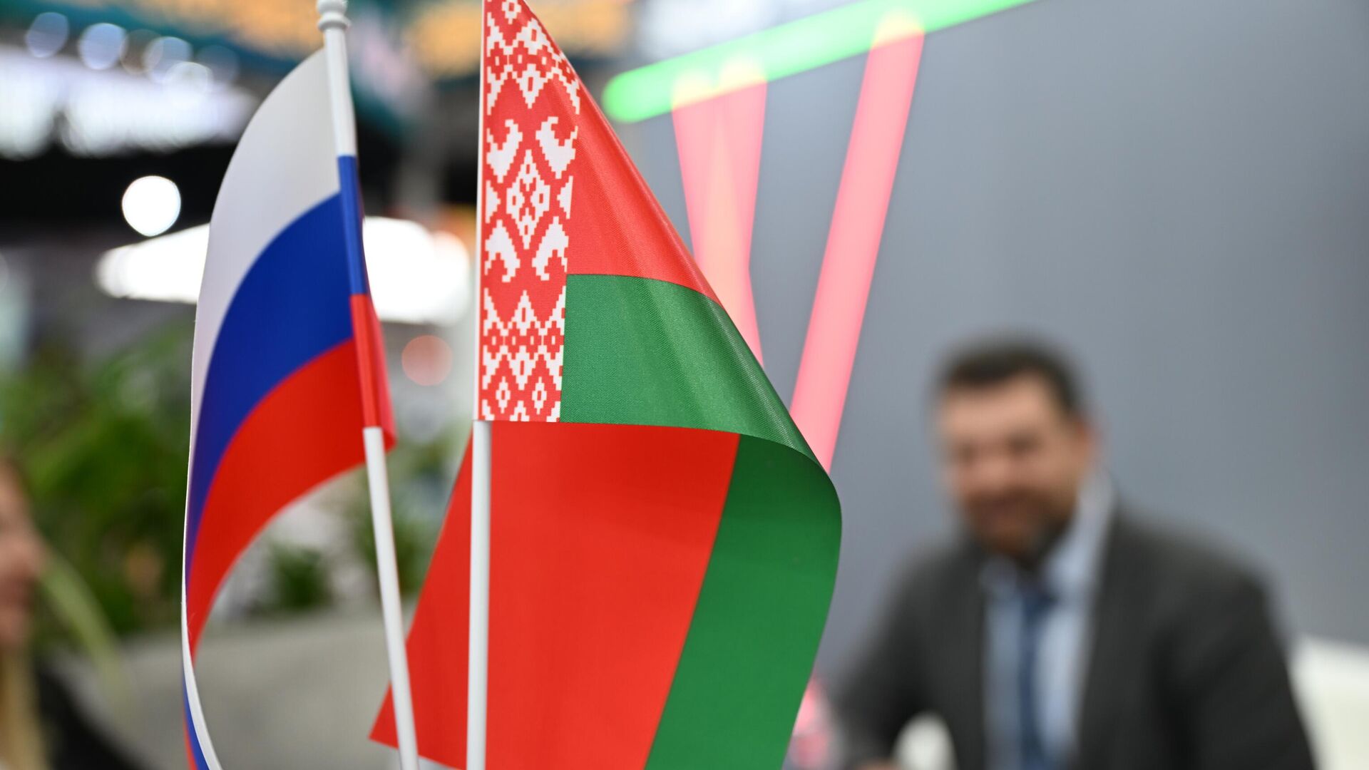 Флаги России и Белоруссии  - РИА Новости, 1920, 17.12.2025