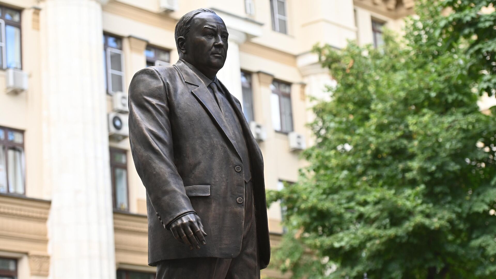 Памятник руководителю отечественной атомной отрасли Ефиму Славскому - РИА Новости, 1920, 21.12.2025