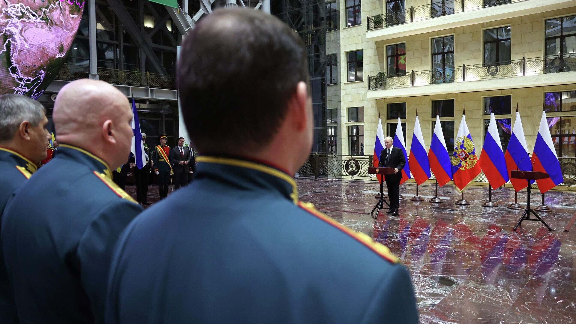 Президент РФ Владимир Путин на церемонии вручения медали Золотая Звезда Героя России участникам спецоперации, освободившим город Северск. 17 декабря 2025 - РИА Новости, 1920, 17.12.2025