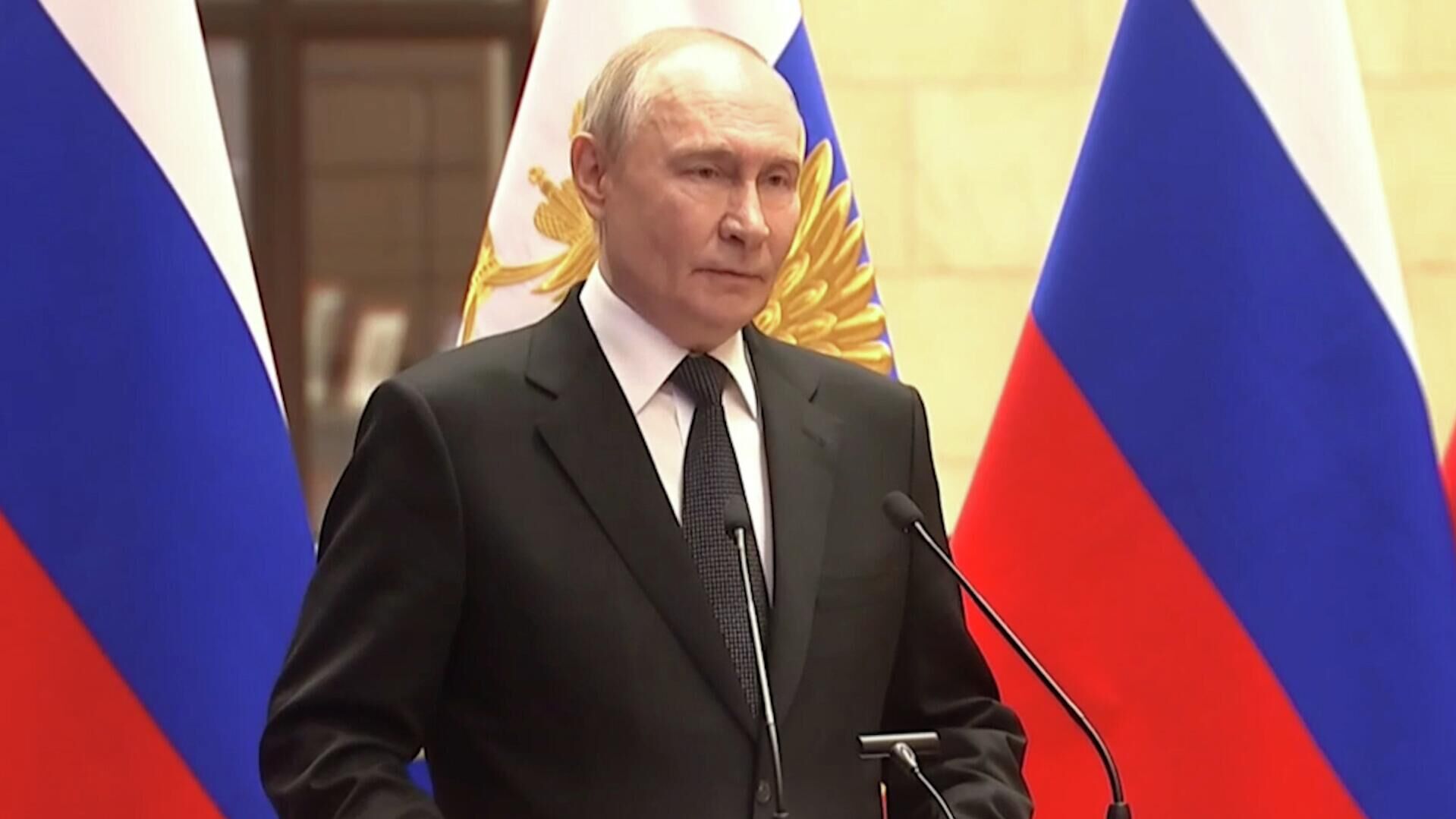 Вы освободили Северск – значимый для нас русский город». Путин наградил бойцов медалями Золотая звезда Героев России Вы освободили Северск – значимый для нас русский город». Путин наградил бойцов медалями Золотая звезда Героев России - РИА Новости, 1920, 17.12.2025