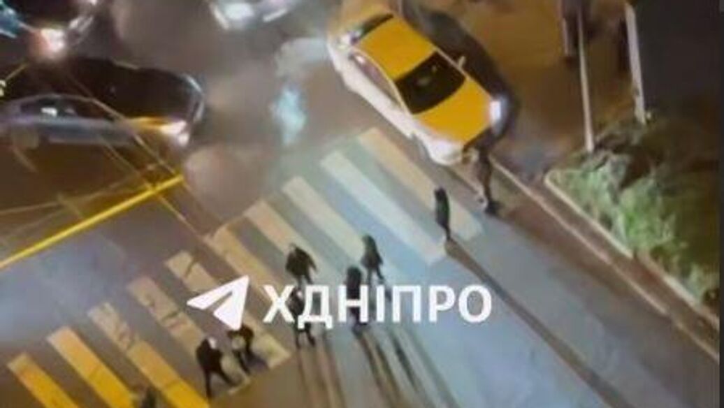 Жители Днепропетровска перекрыли улицу из-за отключений света