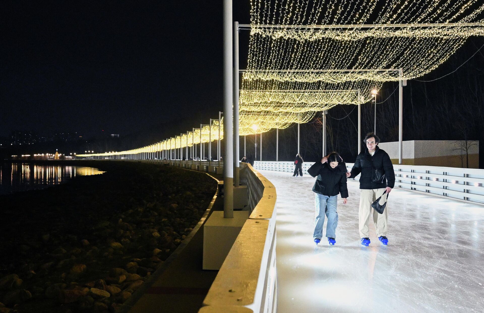 Каток на Царской набережной музея-заповедника Коломенское - РИА Новости, 1920, 18.12.2025