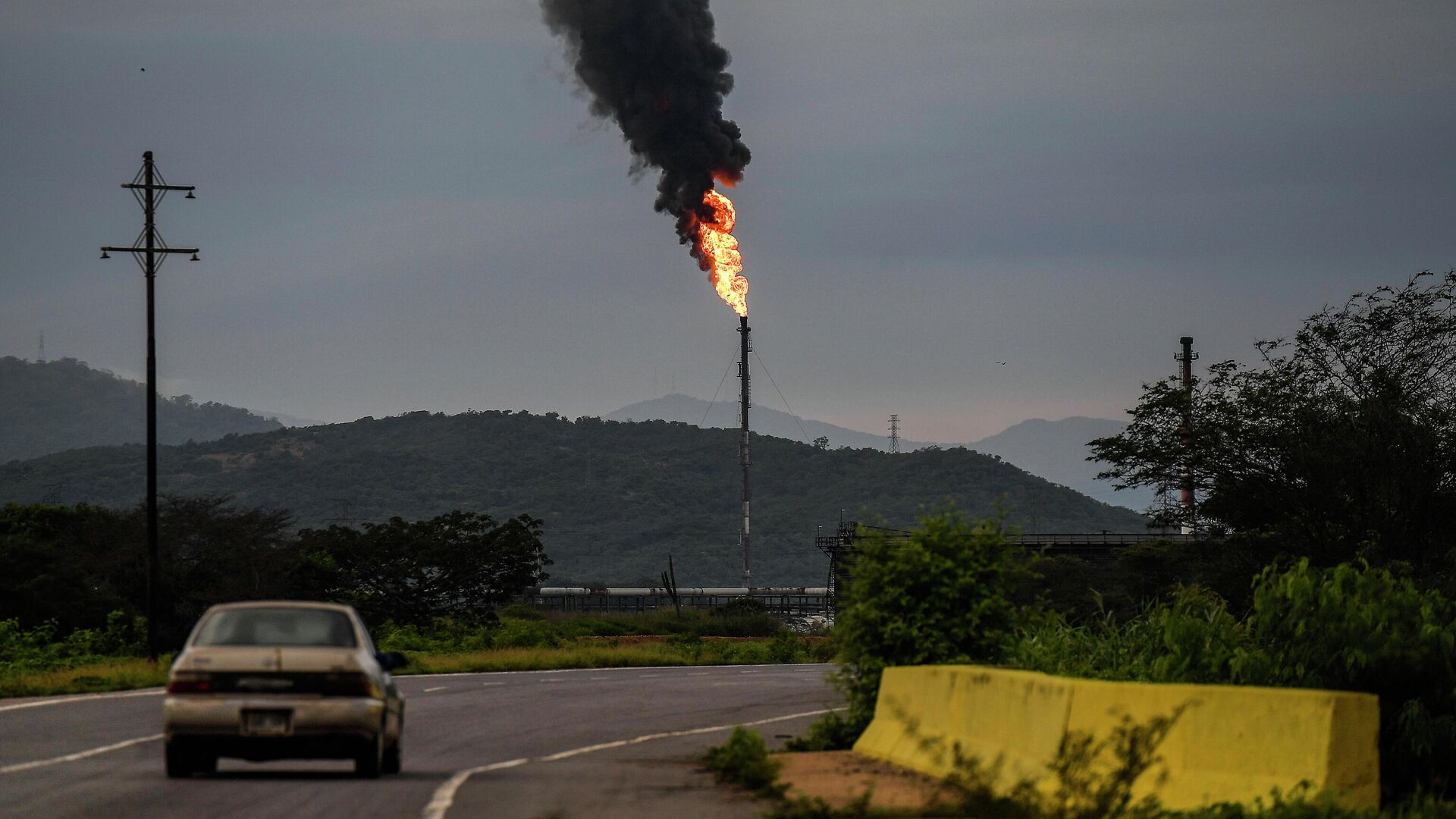 Нефтеперерабатывающий комплекс имени Хосе Антонио Ансоатеги в штате Ансоатеги, Венесуэла Нефтеперерабатывающий комплекс имени Хосе Антонио Ансоатеги в штате Ансоатеги, Венесуэла - РИА Новости, 1920, 18.12.2025