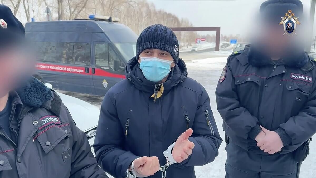 Мужчина, изнасиловавший и убивший двух девочек и пожилую женщину в 90-х годах Мужчина, изнасиловавший и убивший двух девочек и пожилую женщину в 90-х годах - РИА Новости, 1920, 18.12.2025