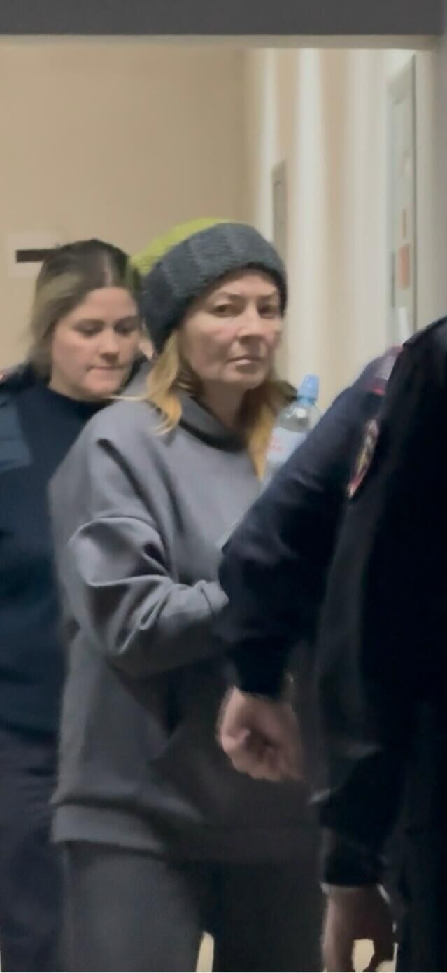 Задержание защитницы Ларисы Захаровой в Екатеринбурге - РИА Новости, 1920, 18.12.2025