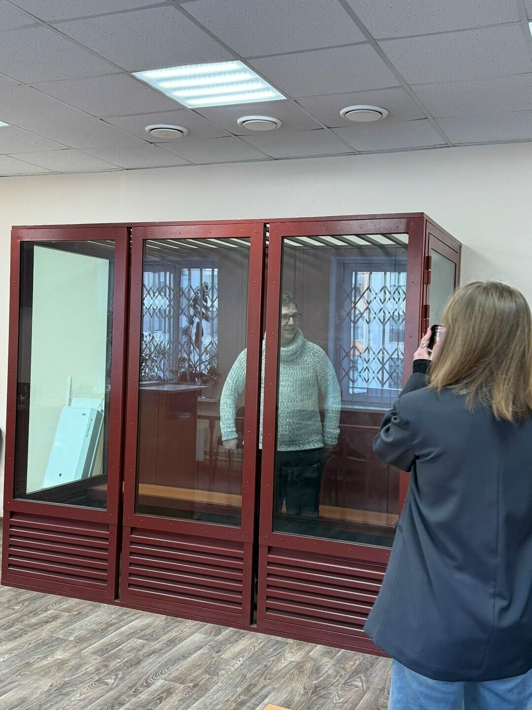 Адвокат Роман Качанов в зале Ленинского районного суда в Екатеринбурге - РИА Новости, 1920, 18.12.2025