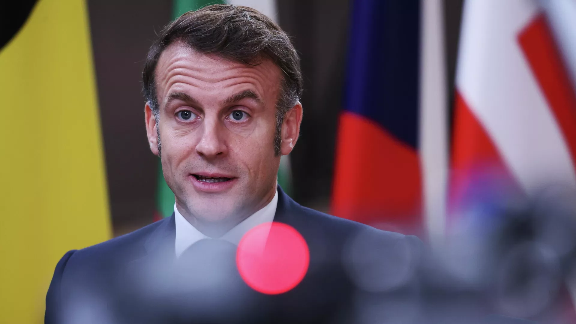 Макрон в вопросе российских активов предал Мерца, пишет FT