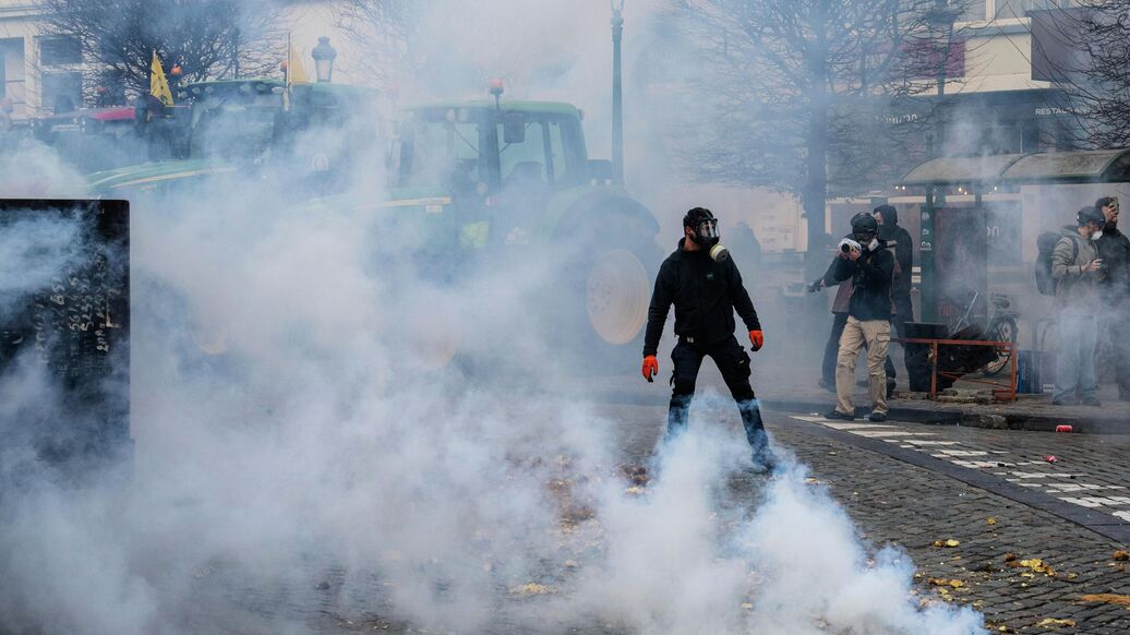 Полиция применила слезоточивый газ против протестующих у Европарламента