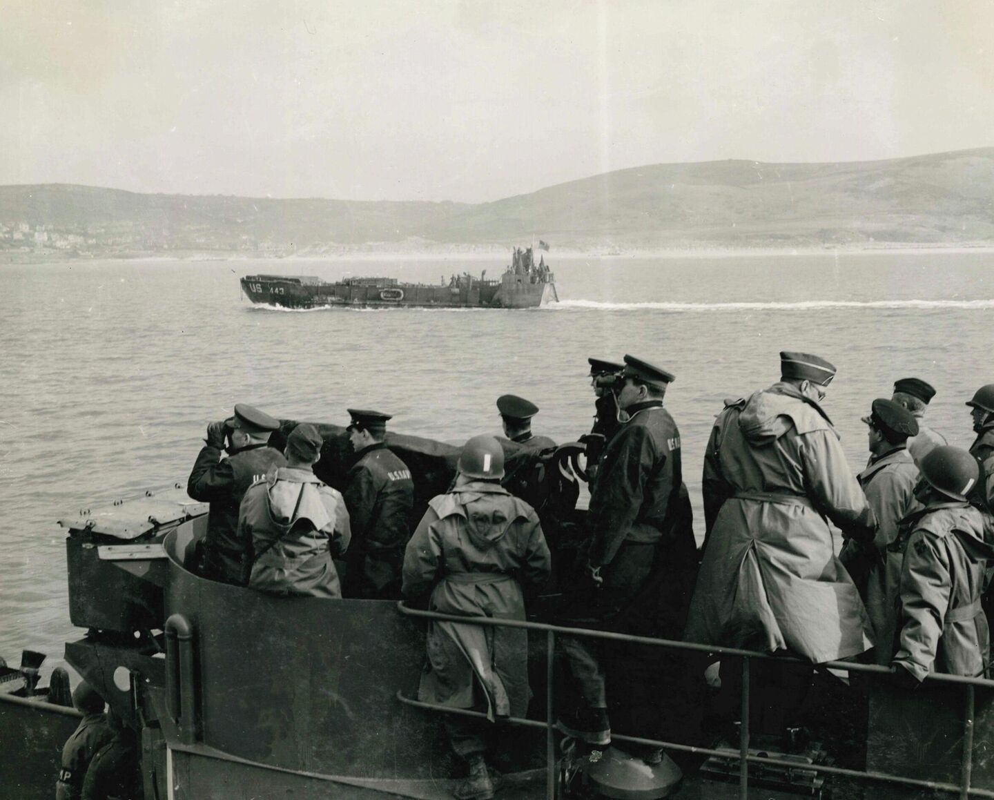 Советская делегация наблюдает за высадкой в Нормандии