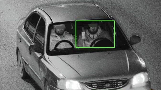 Двое омичей развлеклись ездой на автомобиле с игрушечным рулем - РИА Новости, 1920, 18.12.2025