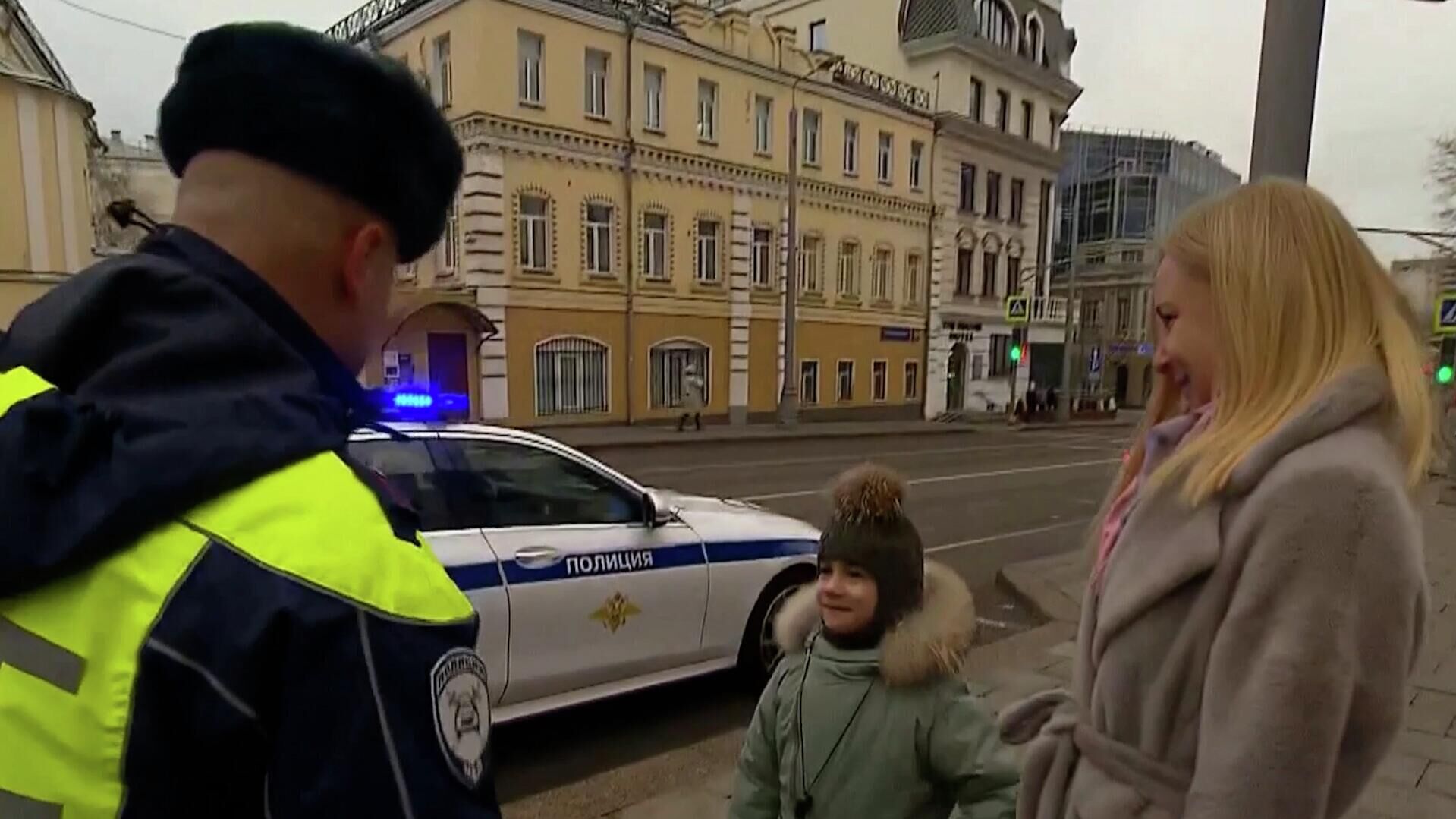 Путин исполнил новогоднюю мечту мальчика и пообщался с ним по телефону - РИА Новости, 1920, 18.12.2025