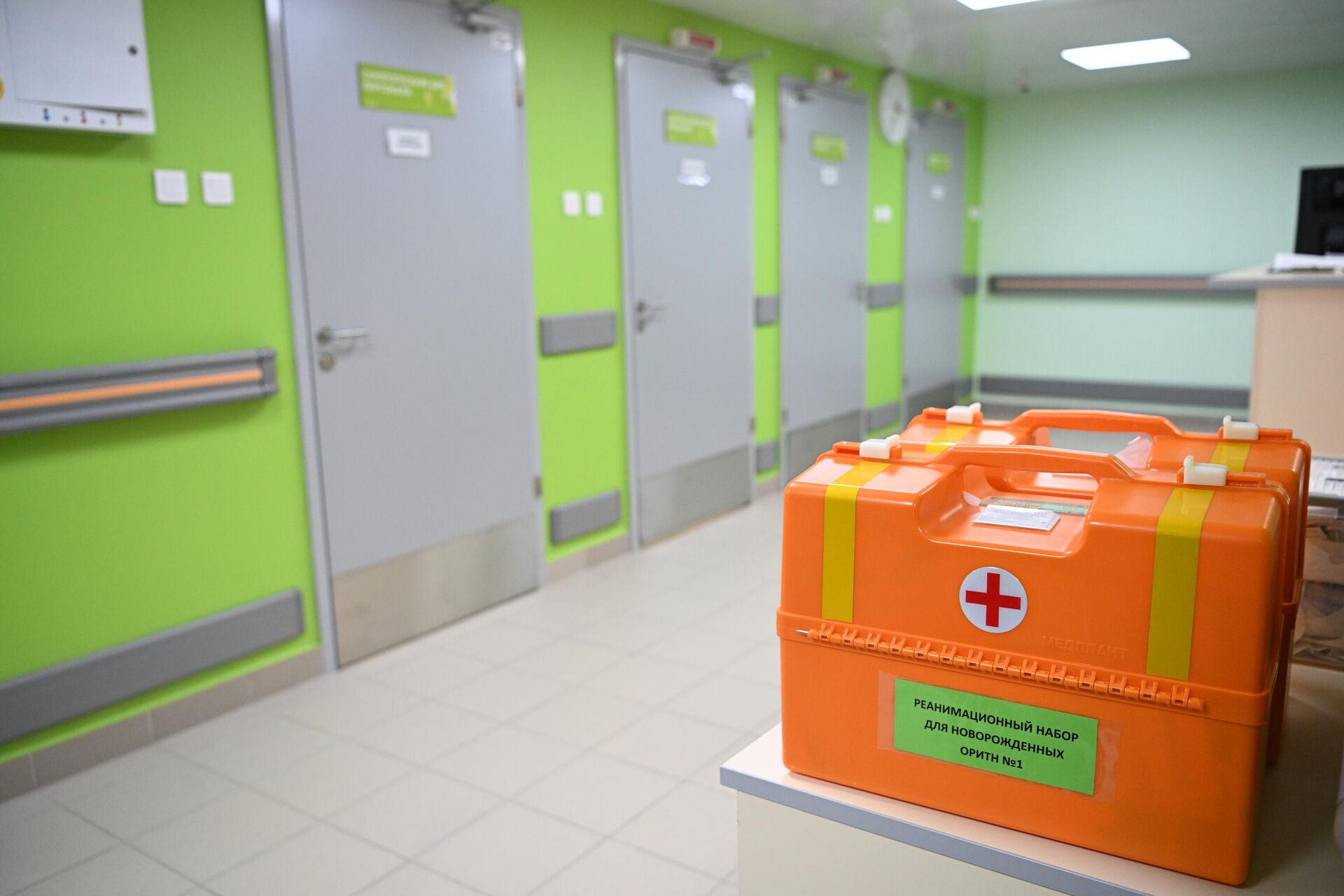 Реанимационный набор в отделении реанимации и интенсивной терапии новорождённых перинатального центра  - РИА Новости, 1920, 19.12.2025