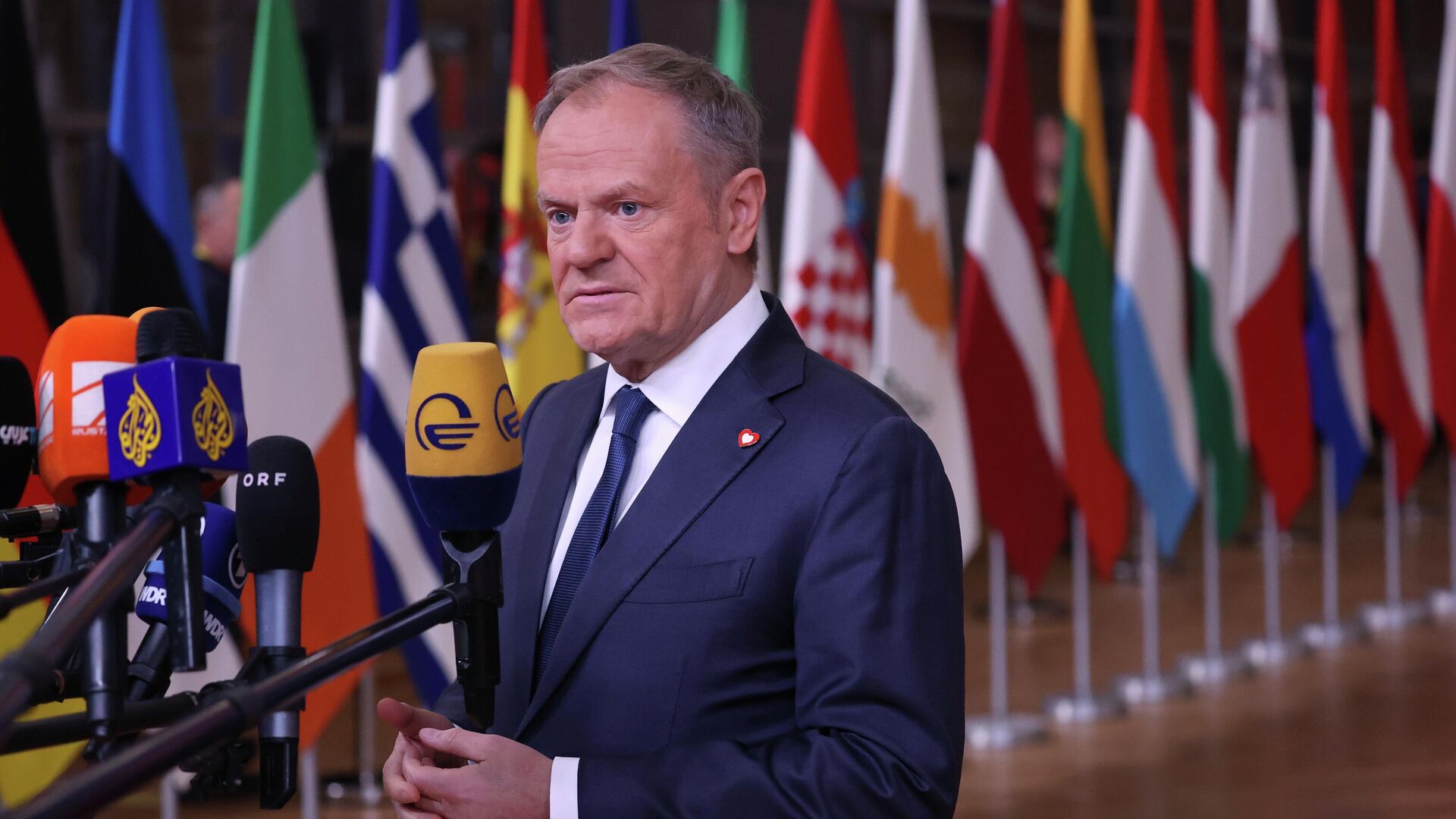 Премьер-министр Польши Дональд Туск на саммите ЕС в Брюсселе - РИА Новости, 1920, 18.12.2025