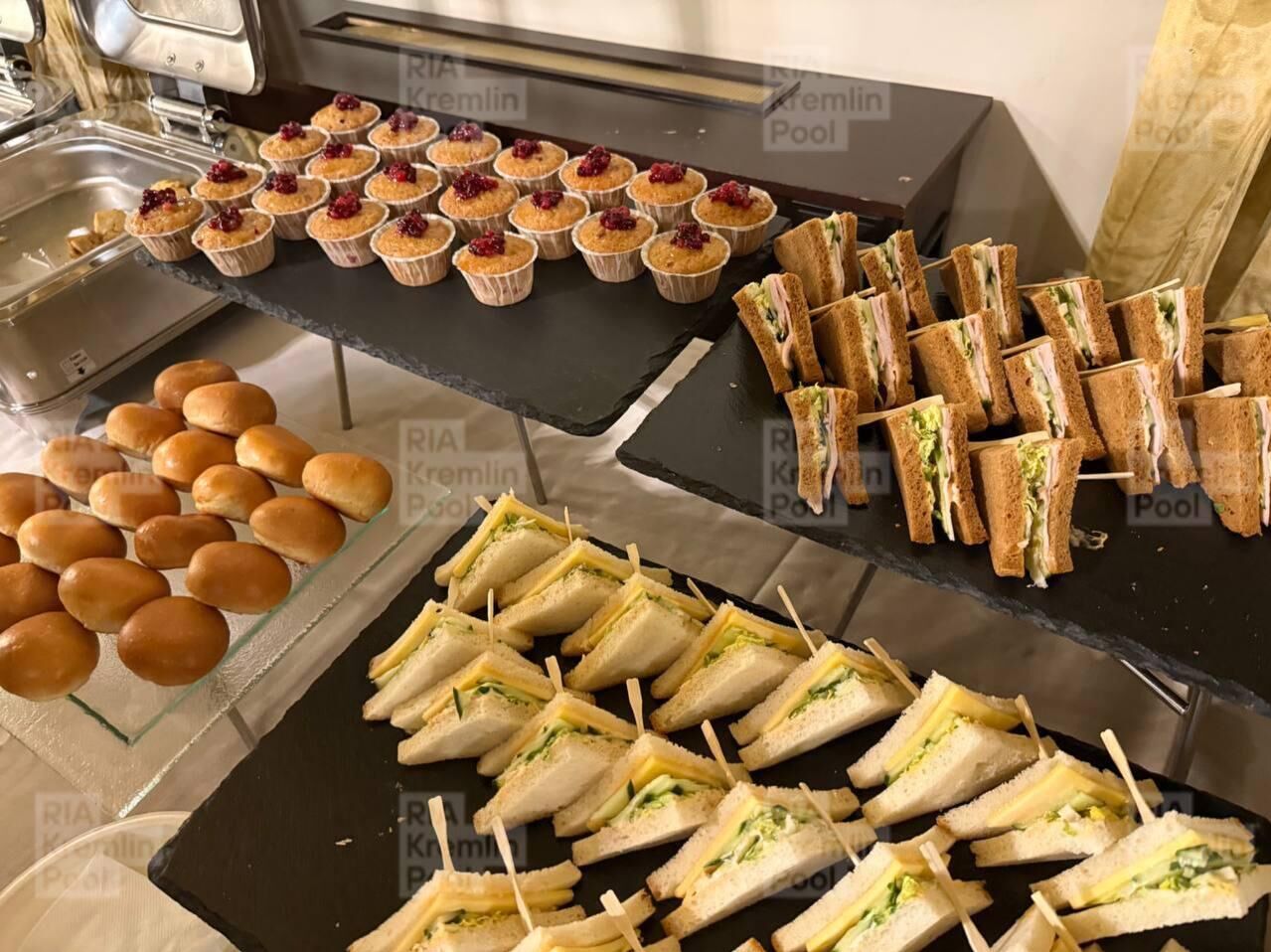 Завтрак для журналистов перед пресс-конференцией Владимира Путина - РИА Новости, 1920, 19.12.2025