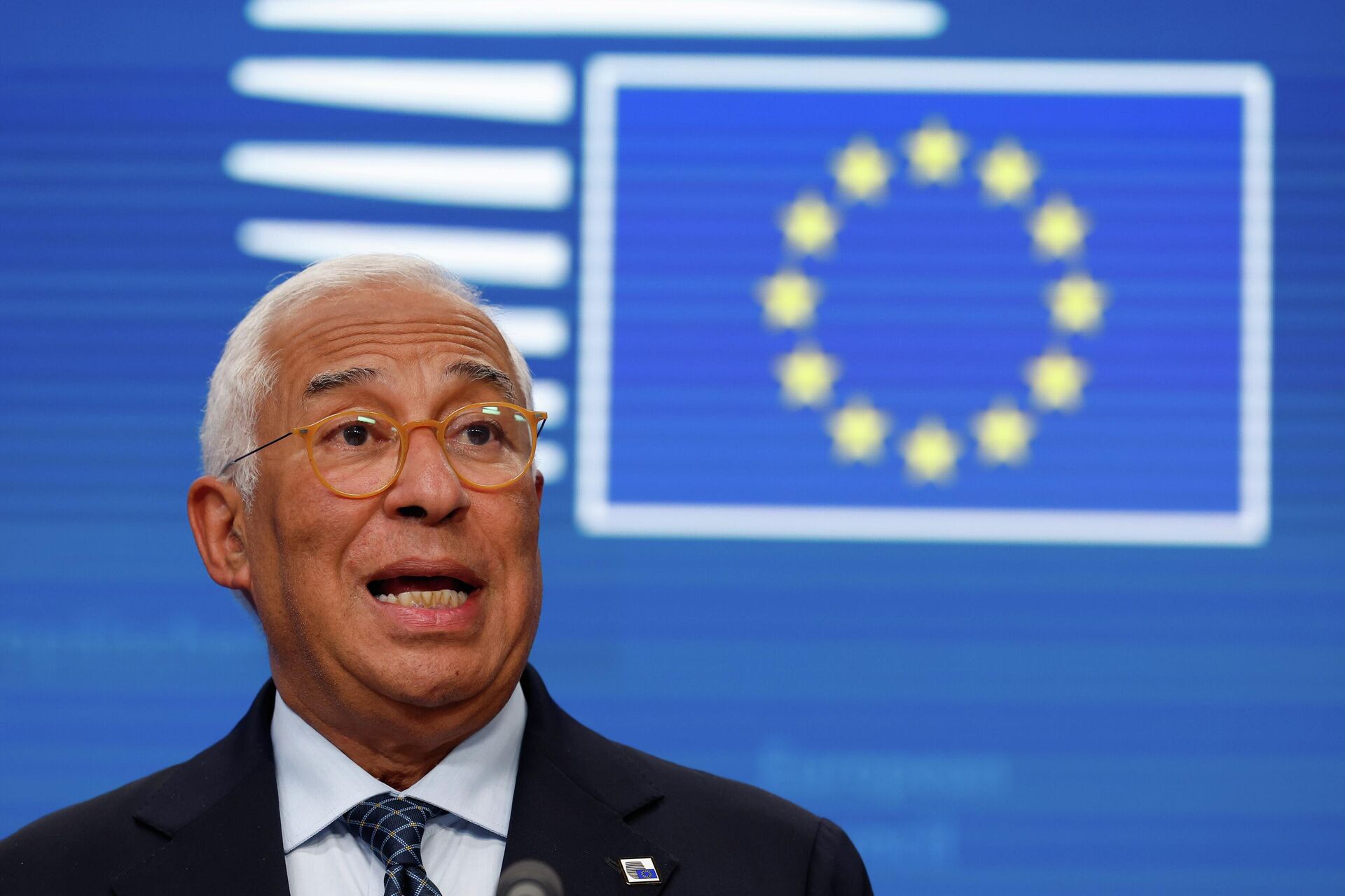 Председатель Европейского совета Антониу Кошта во время пресс-конференции по итогам саммита ЕС в Брюсселе - РИА Новости, 1920, 19.12.2025