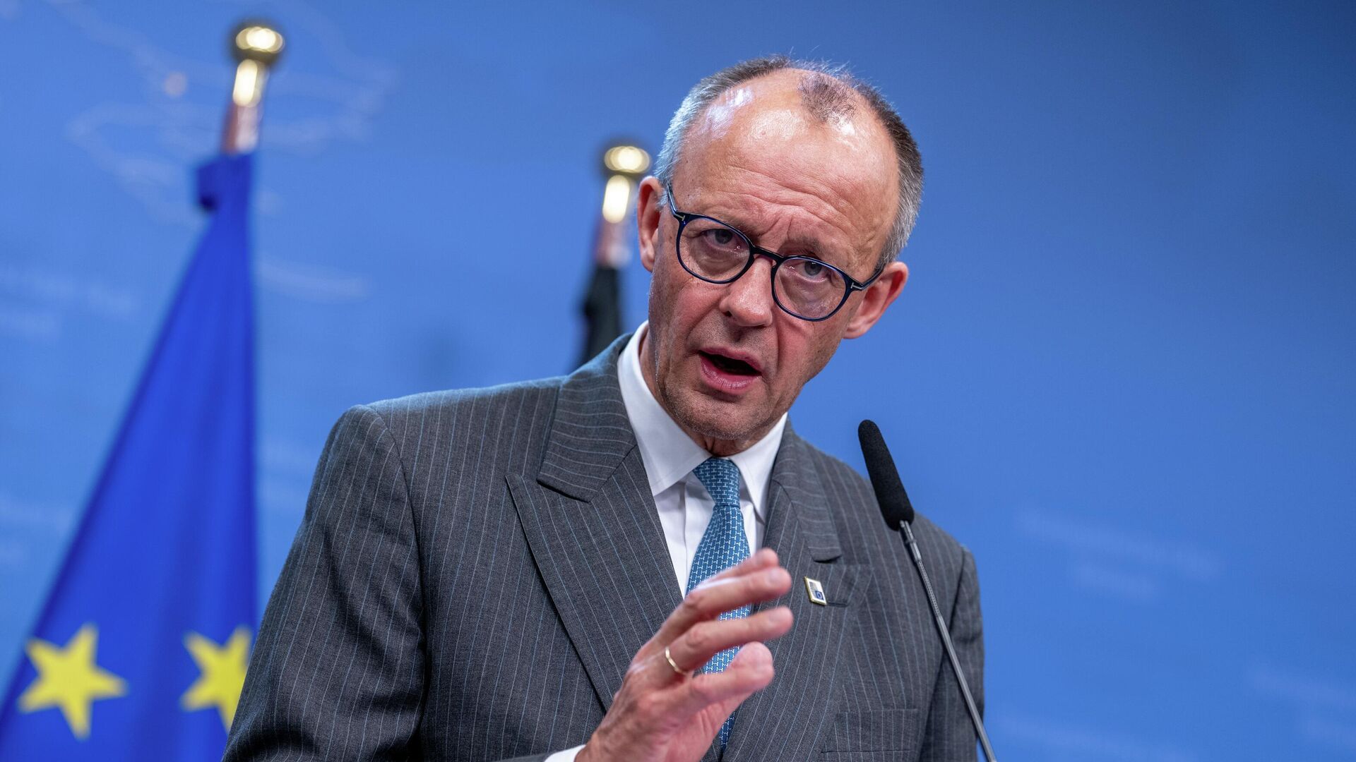 Канцлер Германии Фридрих Мерц во время пресс-конференции по итогам саммита ЕС в Брюсселе. 19 декабря 2025 - РИА Новости, 1920, 19.12.2025