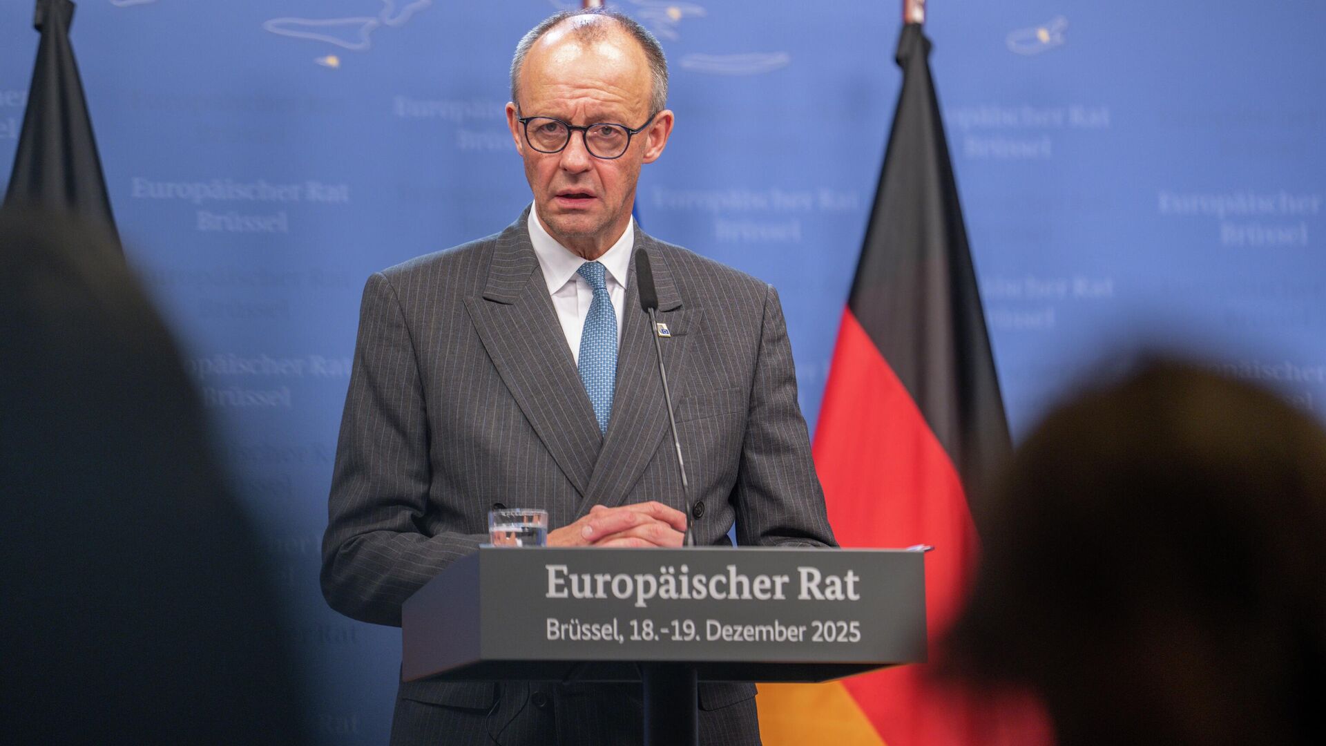Канцлер Германии Фридрих Мерц во время пресс-конференции по итогам саммита ЕС в Брюсселе - РИА Новости, 1920, 20.12.2025