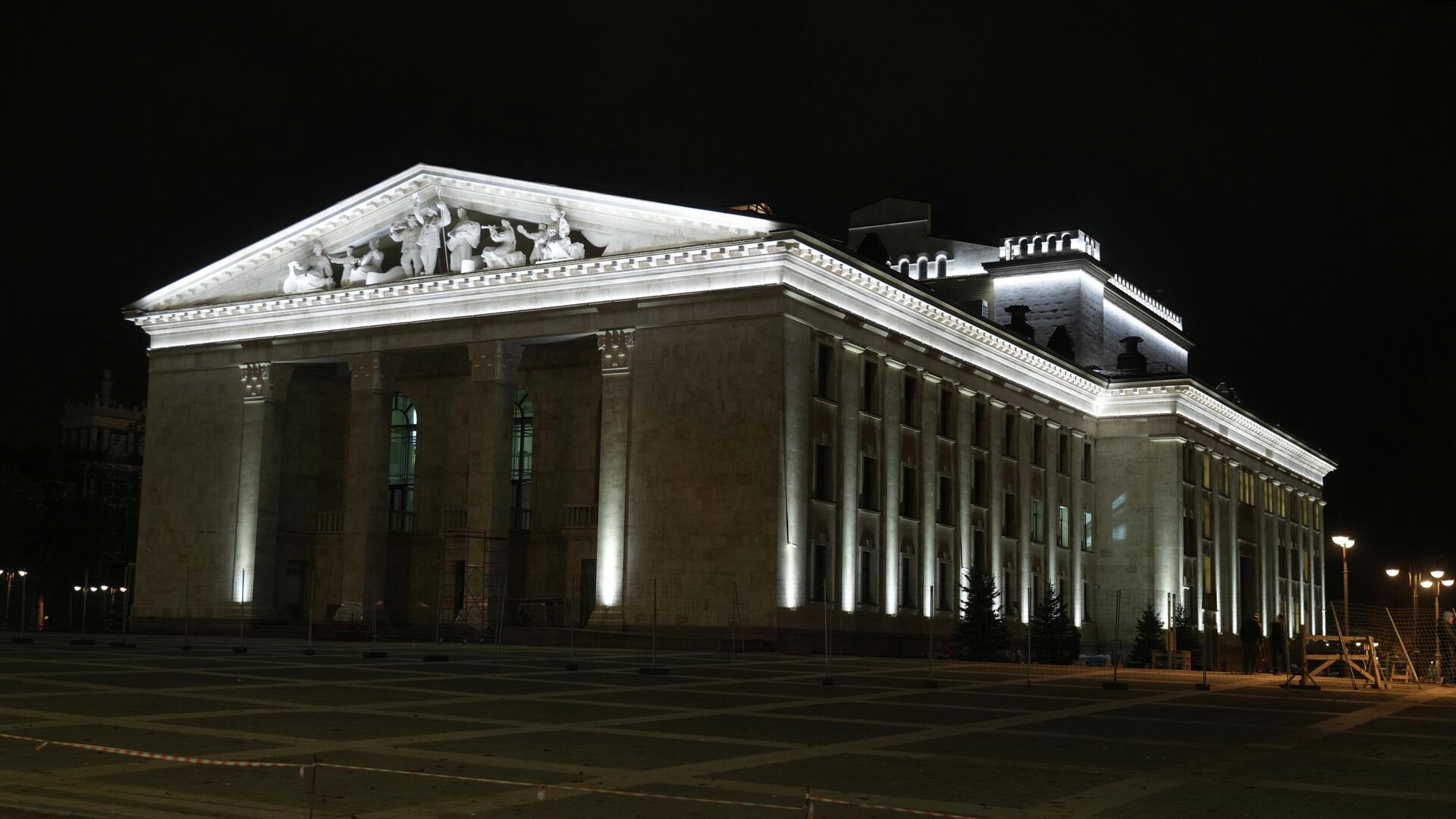 Восстановленное здание драматического театра в Мариуполе - РИА Новости, 1920, 19.12.2025