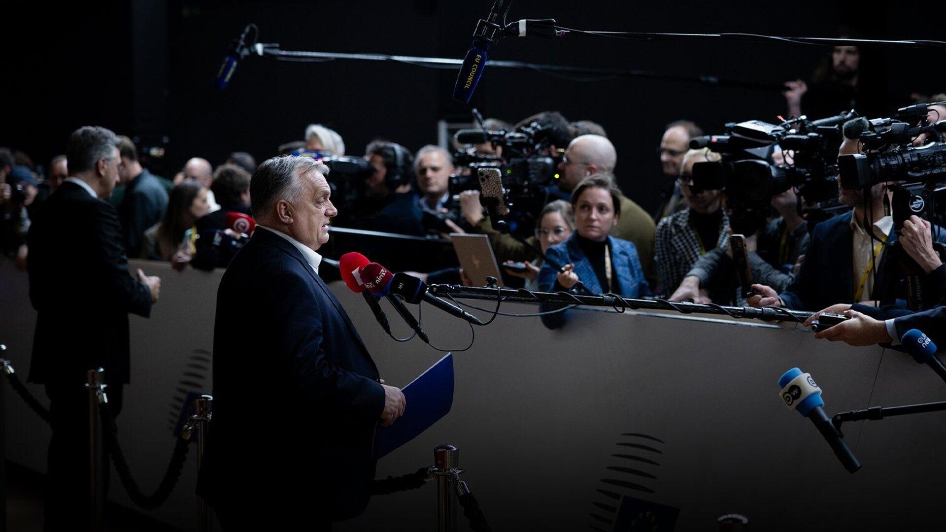 Премьер-министр Венгрии Виктор Орбан во время саммита ЕС в Брюсселе. 19 декабря 2025 года - РИА Новости, 1920, 19.12.2025