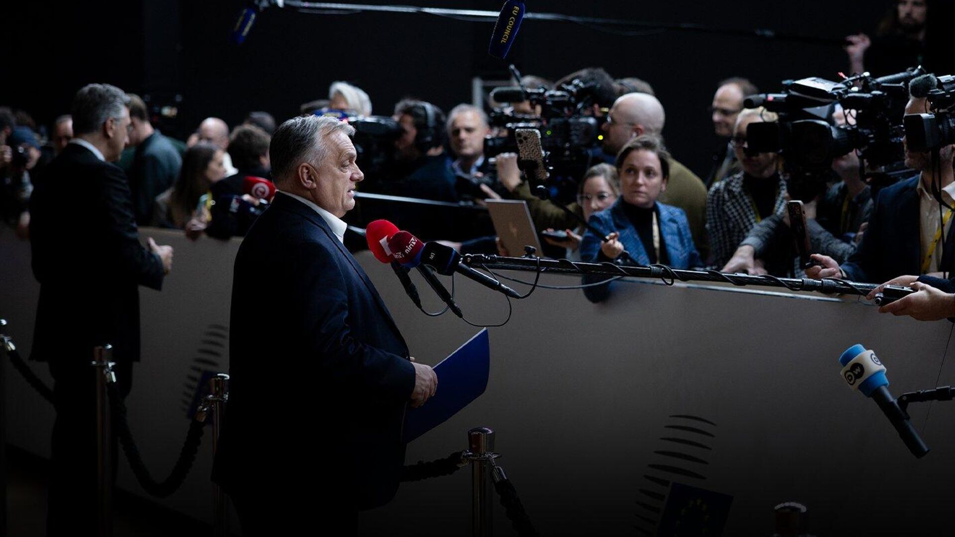 Премьер-министр Венгрии Виктор Орбан во время саммита ЕС в Брюсселе. 19 декабря 2025 года - РИА Новости, 1920, 19.12.2025