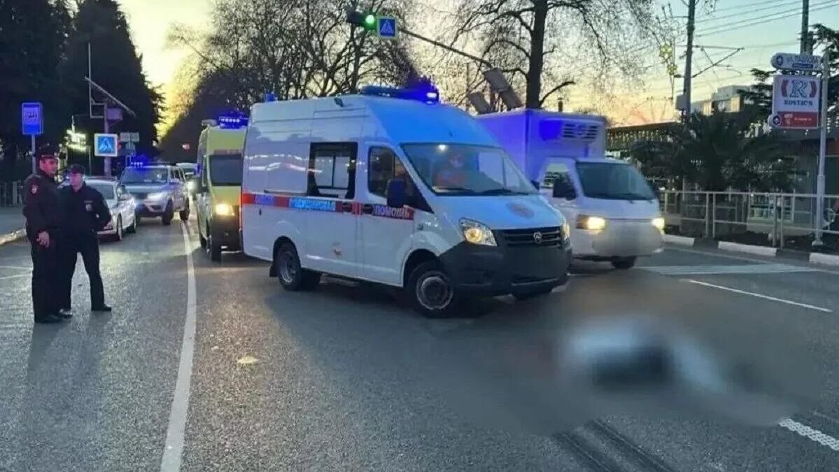 На месте ДТП в Сочи. 19 декабря 2025 - РИА Новости, 1920, 19.12.2025