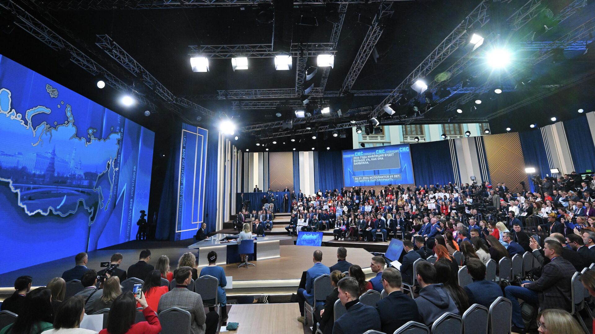 Президент РФ Владимир Путин отвечает на вопросы во время специальной программы Итоги года в Москве - РИА Новости, 1920, 19.12.2025