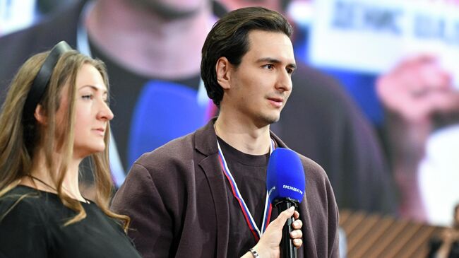 Военный корреспондент Первого канала Амир Юсупов во время специальной программы Итоги года с Владимиром Путиным в Москве