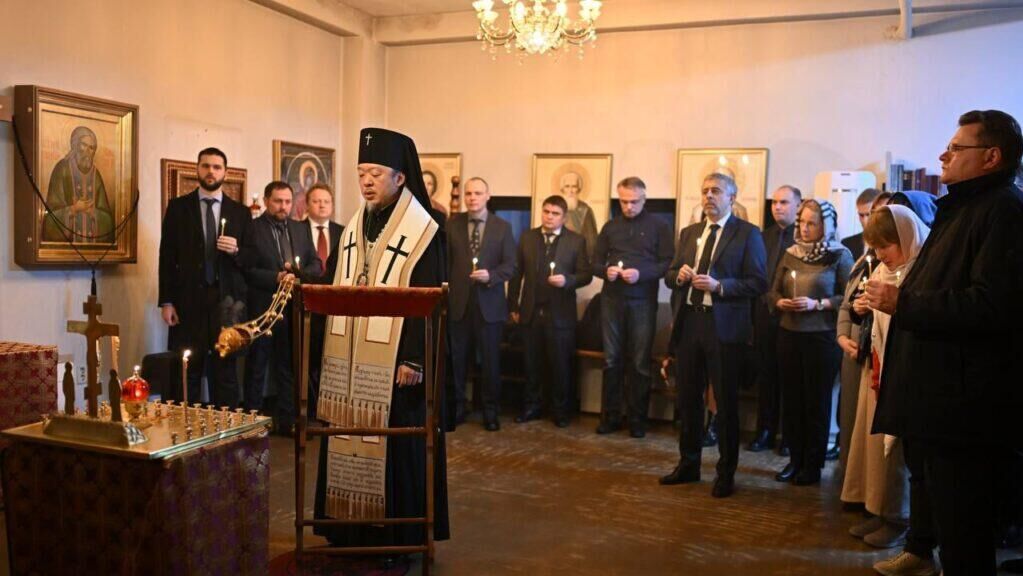 Панихида по чрезвычайному и полномочному послу России в КНДР Александру Мацегоре в Воскресенском храме в Сеуле - РИА Новости, 1920, 19.12.2025