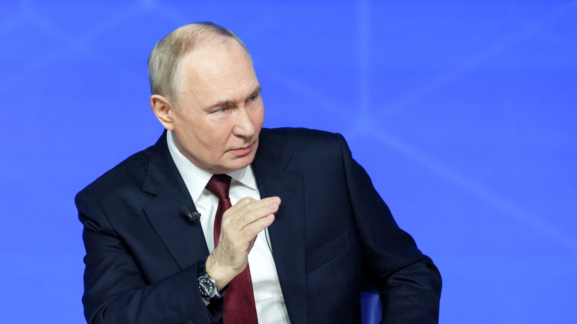 Президент РФ Владимир Путин отвечает на вопросы во время специальной программы Итоги года - РИА Новости, 1920, 19.12.2025