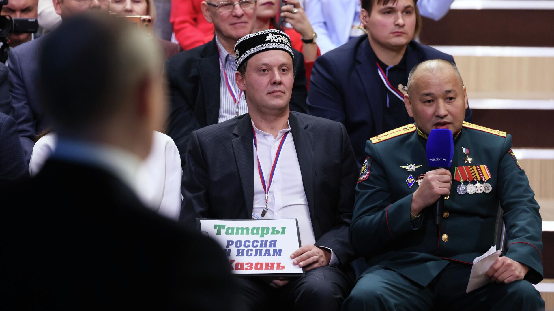 Командир штурмовой роты, Герой России старший лейтенант Наран Очир-Горяев во время специальной программы Итоги года с Владимиром Путиным в Москве - РИА Новости, 1920, 21.12.2025