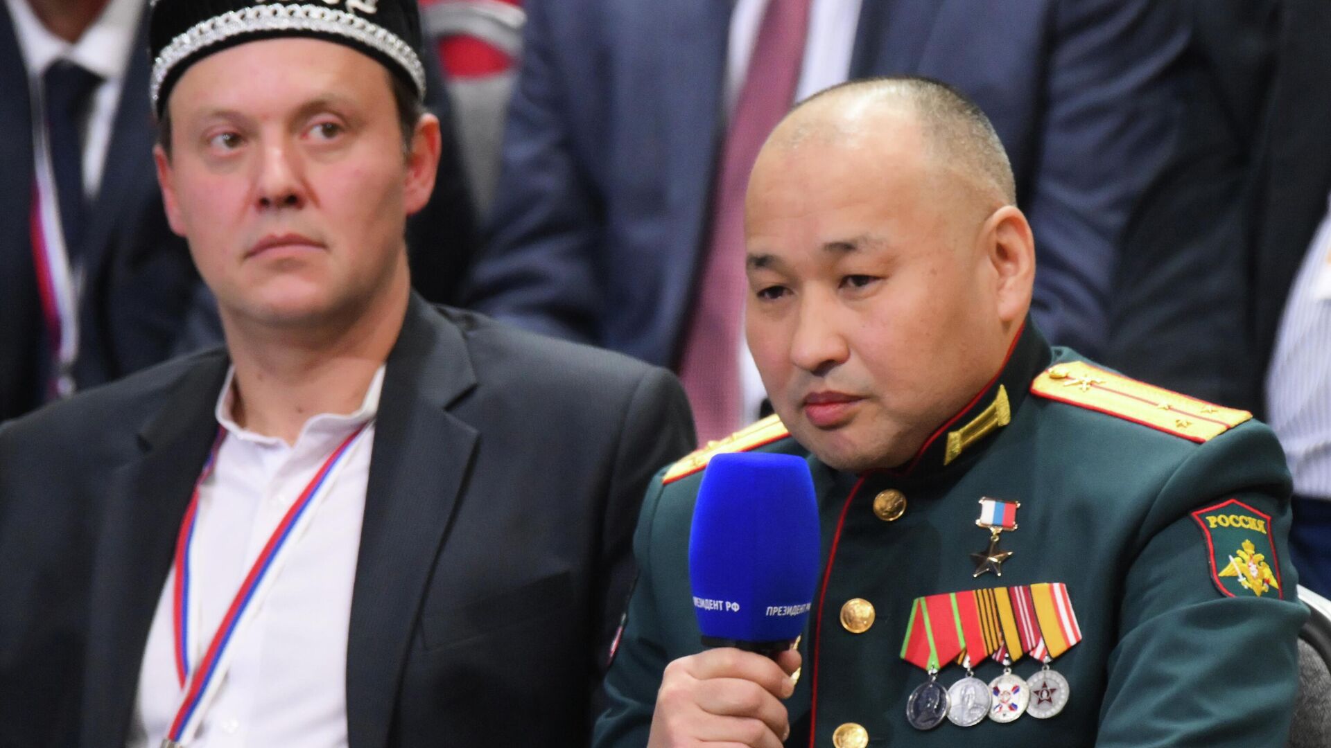 Командир штурмовой роты, Герой России старший лейтенант Наран Очир-Горяев во время специальной программы Итоги года с Владимиром Путиным в Москве - РИА Новости, 1920, 20.12.2025