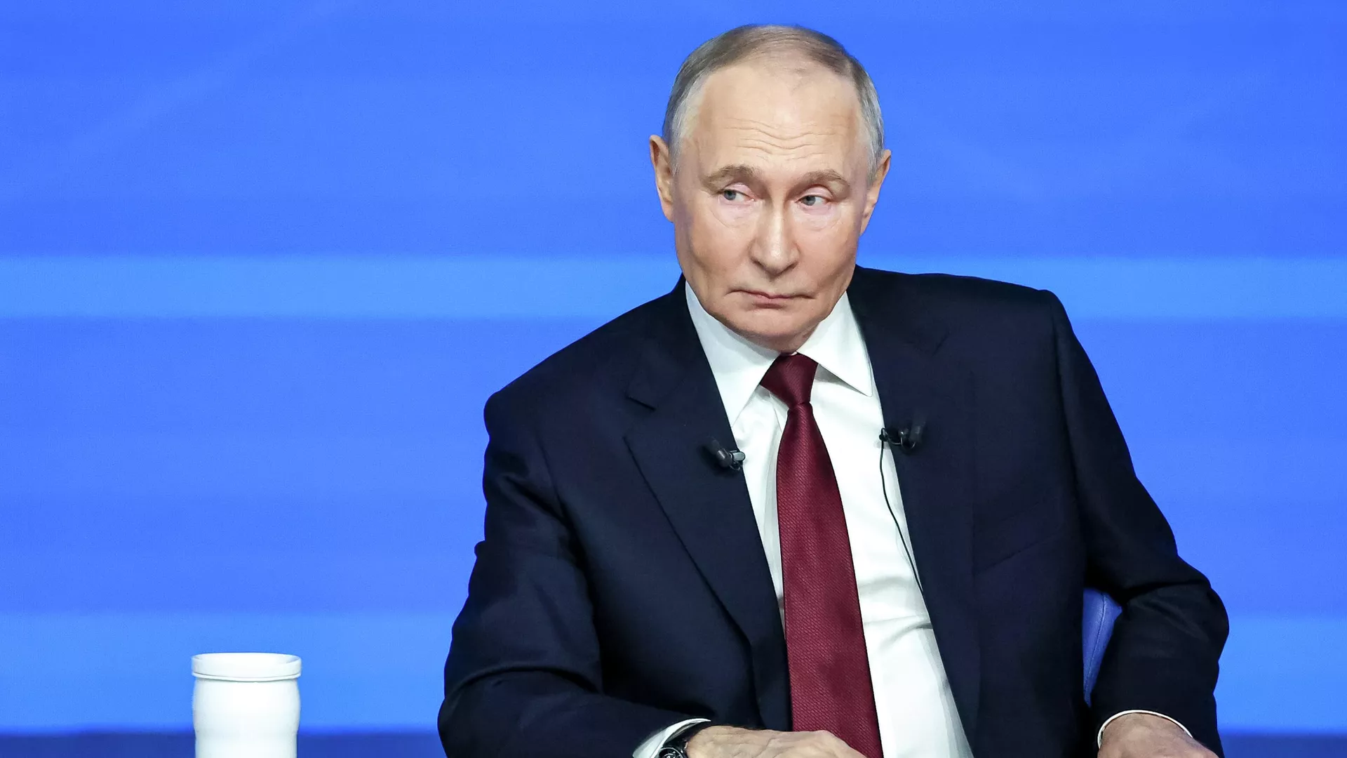 Президент России Владимир Путин отвечает на вопросы во время специальной программы Итоги года - РИА Новости, 1920, 19.12.2025