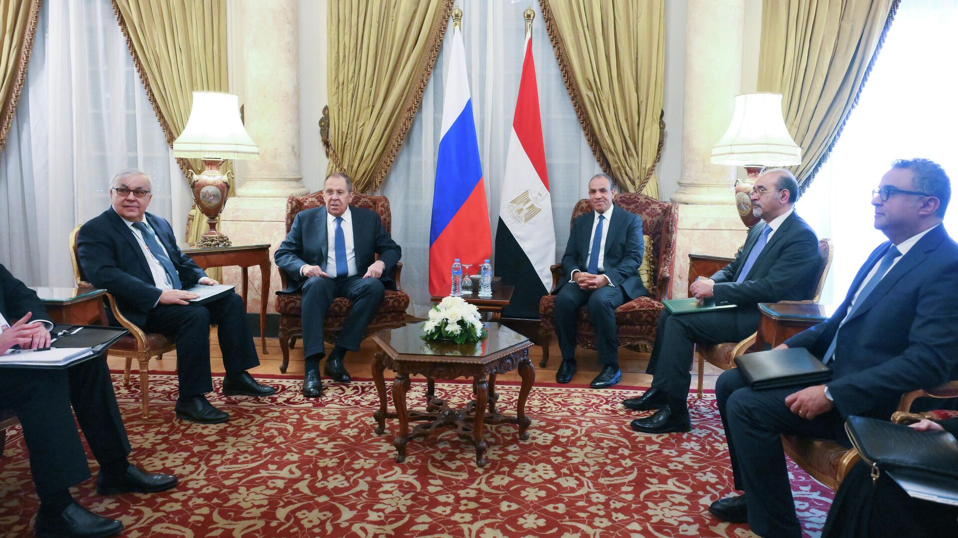 Министр иностранных дел РФ Сергей Лавров и министр иностранных дел Египта Бадр Абдель Аты во время встречи в рамках Второй министерской конференции форума партнерства Россия – Африка в Каире. 19 декабря 2025 - РИА Новости, 1920, 19.12.2025