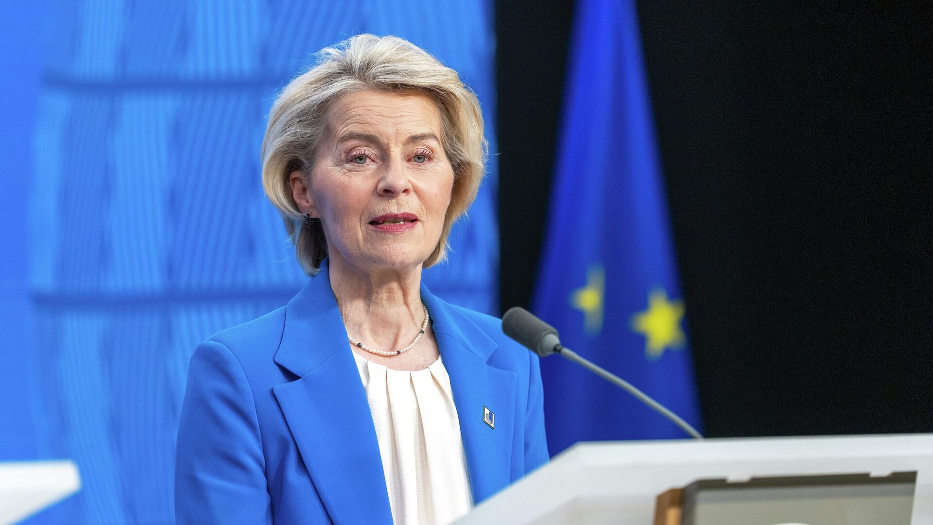 Глава Еврокомиссии Урсула фон дер Ляйен во время пресс-конференции по итогам саммита ЕС в Брюсселе. 19 декабря 2025 - РИА Новости, 1920, 19.12.2025