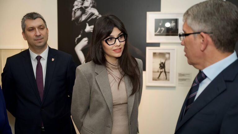 Генеральный директор Бахрушинского музея Кристина Трубинова и губернатор Тулской области Дмитрий Миляев (справа)