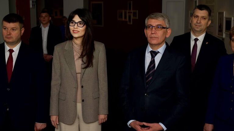 Генеральный директор Бахрушинского музея Кристина Трубинова и губернатор Тулской области Дмитрий Миляев (справа)