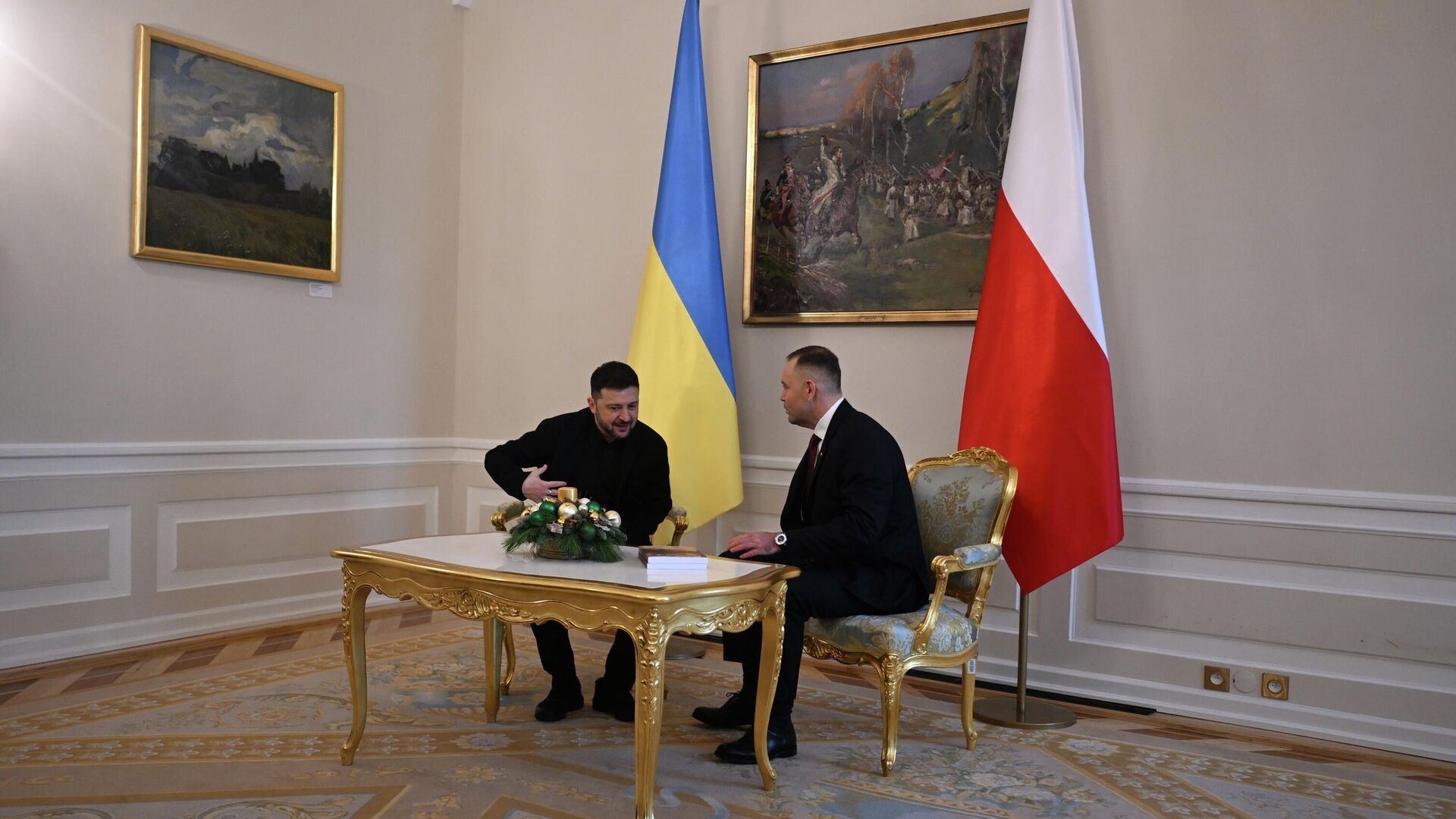 Владимир Зеленский и Кароль Навроцкий во время встречи в Варшаве - РИА Новости, 1920, 19.12.2025