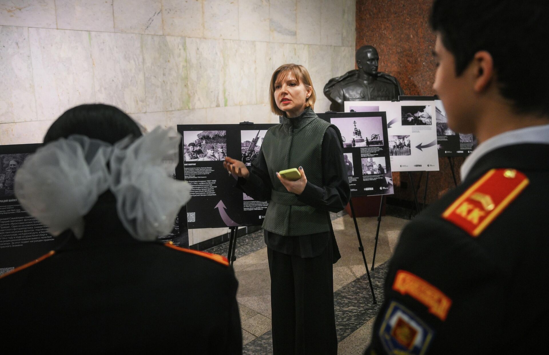 Открытие фотовыставки проекта Отражение: 1941-1945 в Музее Победы на Поклонной горе в Москве Открытие фотовыставки проекта Отражение: 1941-1945 в Музее Победы на Поклонной горе в Москве - РИА Новости, 1920, 19.12.2025