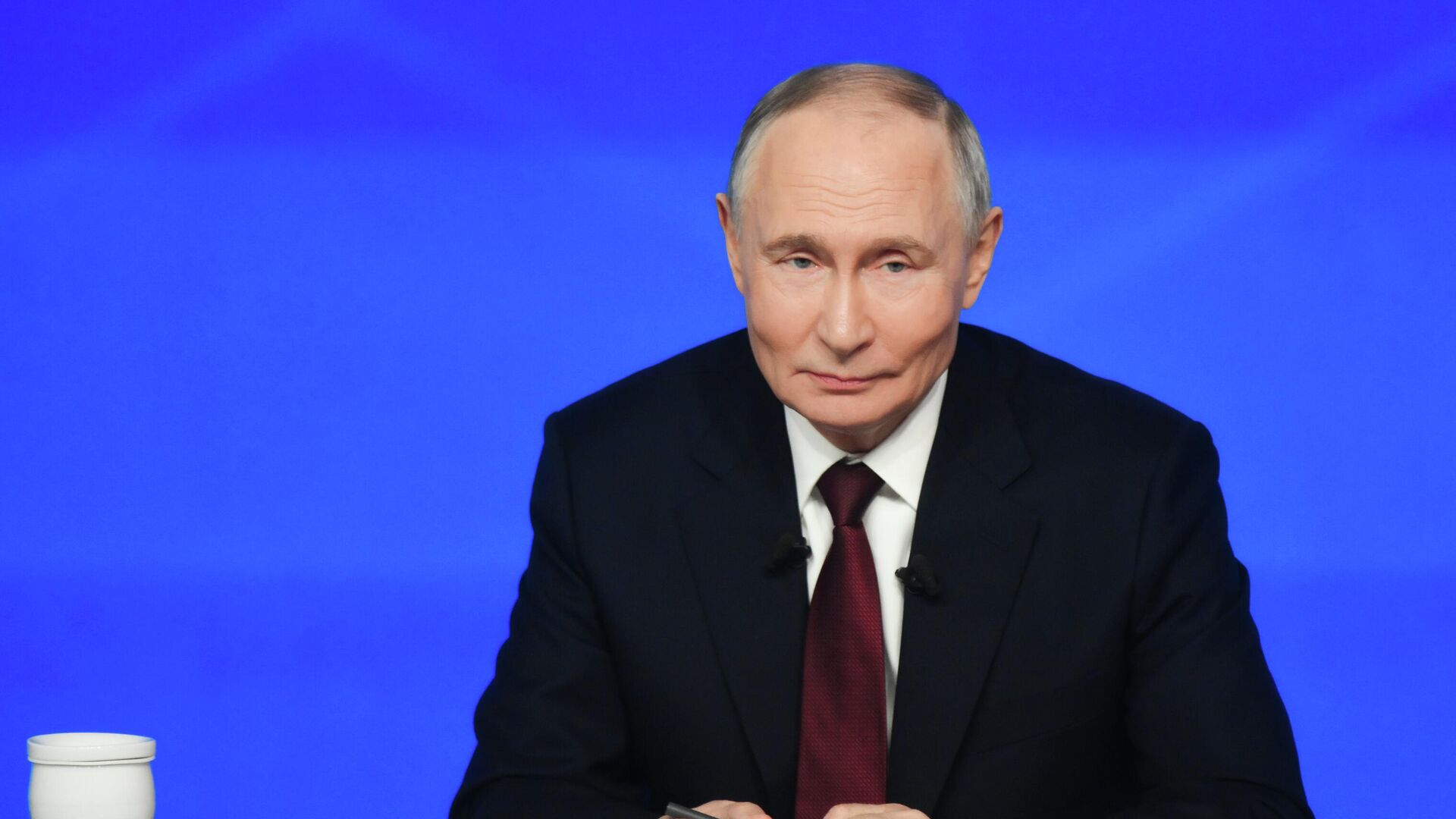 Президент РФ Владимир Путин отвечает на вопросы во время специальной программы Итоги года в Москве - РИА Новости, 1920, 19.12.2025