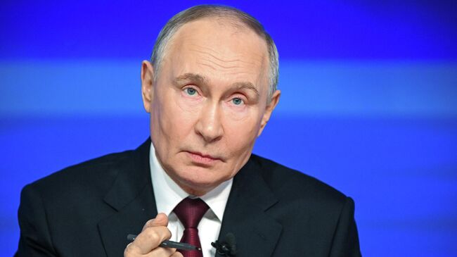 Президент России Владимир Путин отвечает на вопросы во время специальной программы Итоги года