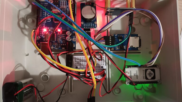 Внутренняя компоновка аппаратной части системы мониторинга дорожного покрытия