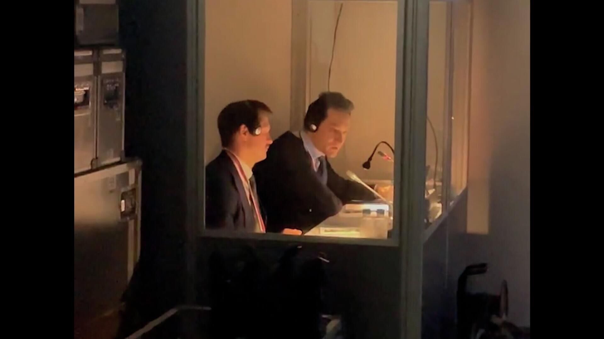 За кадром «Итогов года»: 4,5 часа синхронного перевода  - РИА Новости, 1920, 19.12.2025