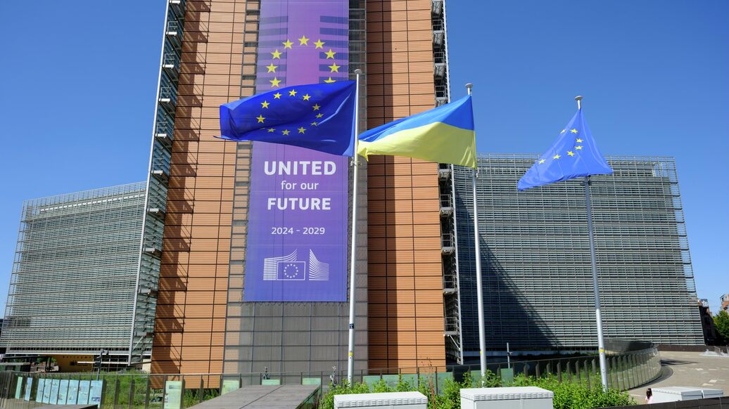 СМИ: ЕС будет платить три миллиарда евро по займу для Киева ежегодно