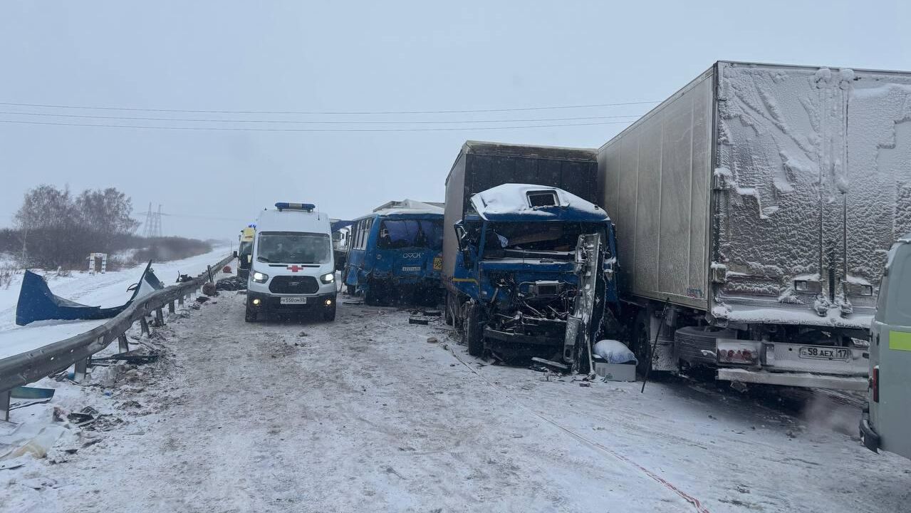 Последствия ДТП в Омской области. 20 декабря 2025 - РИА Новости, 1920, 20.12.2025