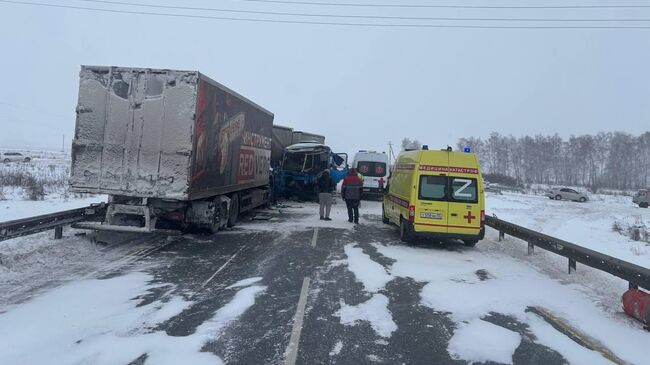 Последствия ДТП в Омской области. 20 декабря 2025