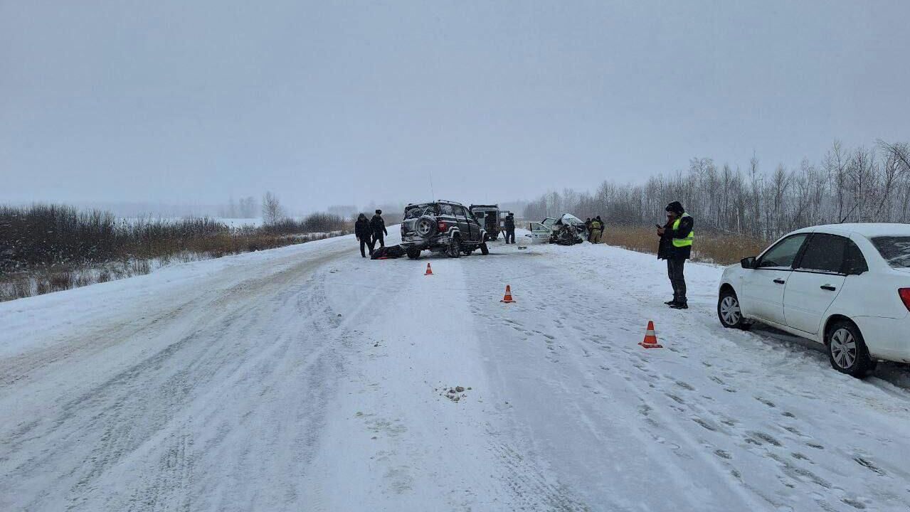 Последствия ДТП в Омской области. 20 декабря 2025 - РИА Новости, 1920, 20.12.2025