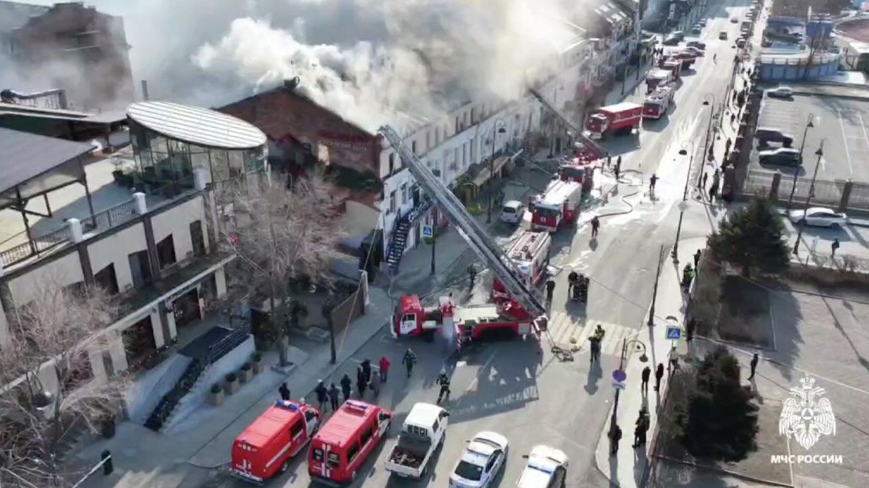 Пожар в административном здании во Владивостоке - РИА Новости, 1920, 21.12.2025