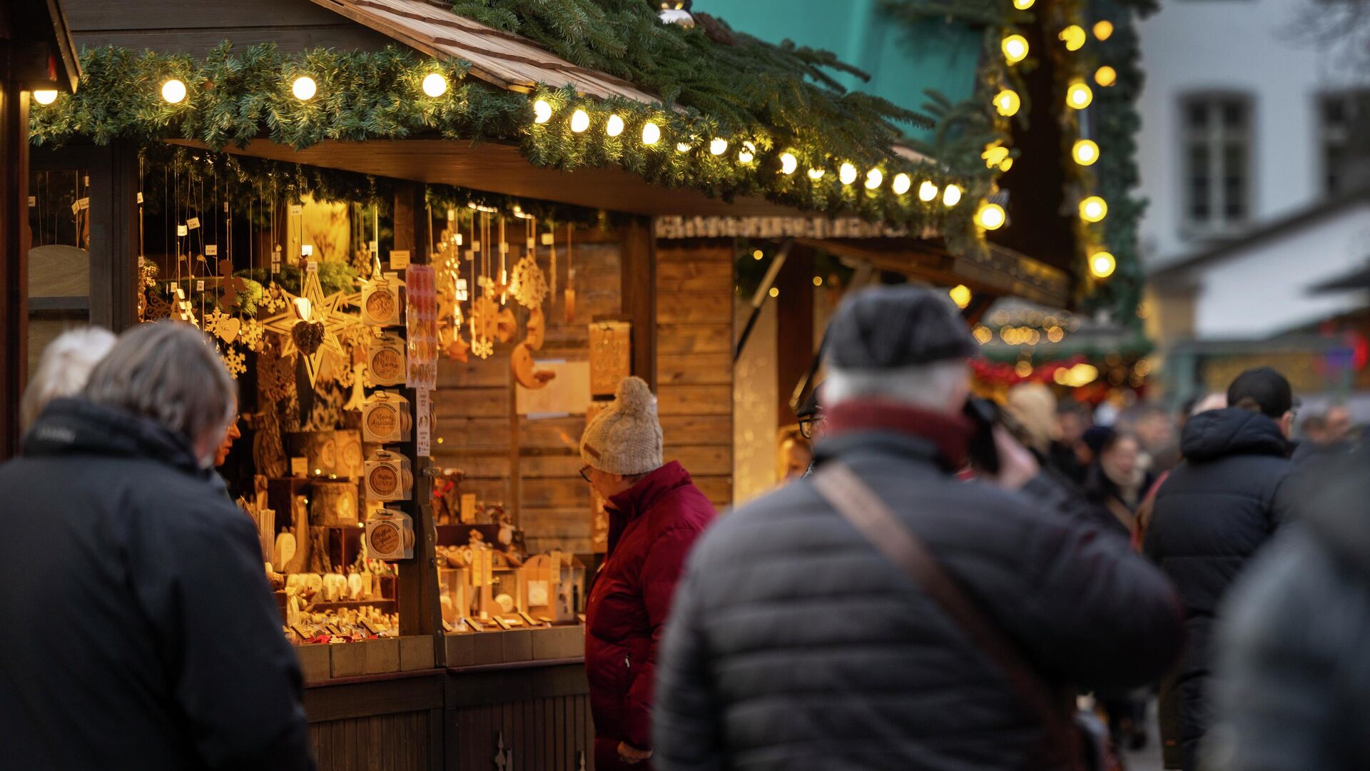 Рождественская ярмарка в Бонне, Германия - РИА Новости, 1920, 21.12.2025